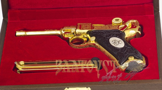 Золотой пистолет Люгер P08 Охолощенный