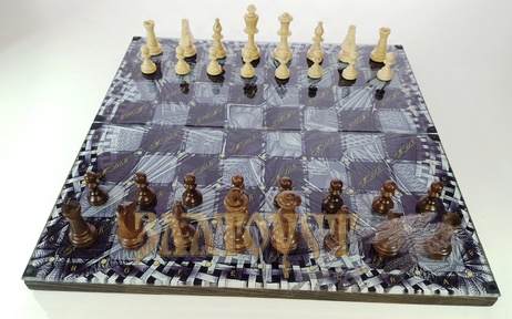 Шахматы стеклянные с монограммой инициалов